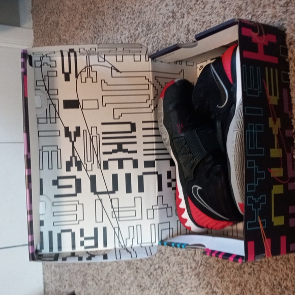 Kyrie 6 bred - Picture 5 of 6